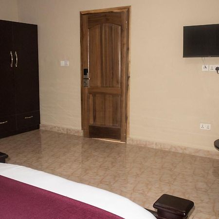 Kislas Luxury Hotel Adenta Esterno foto