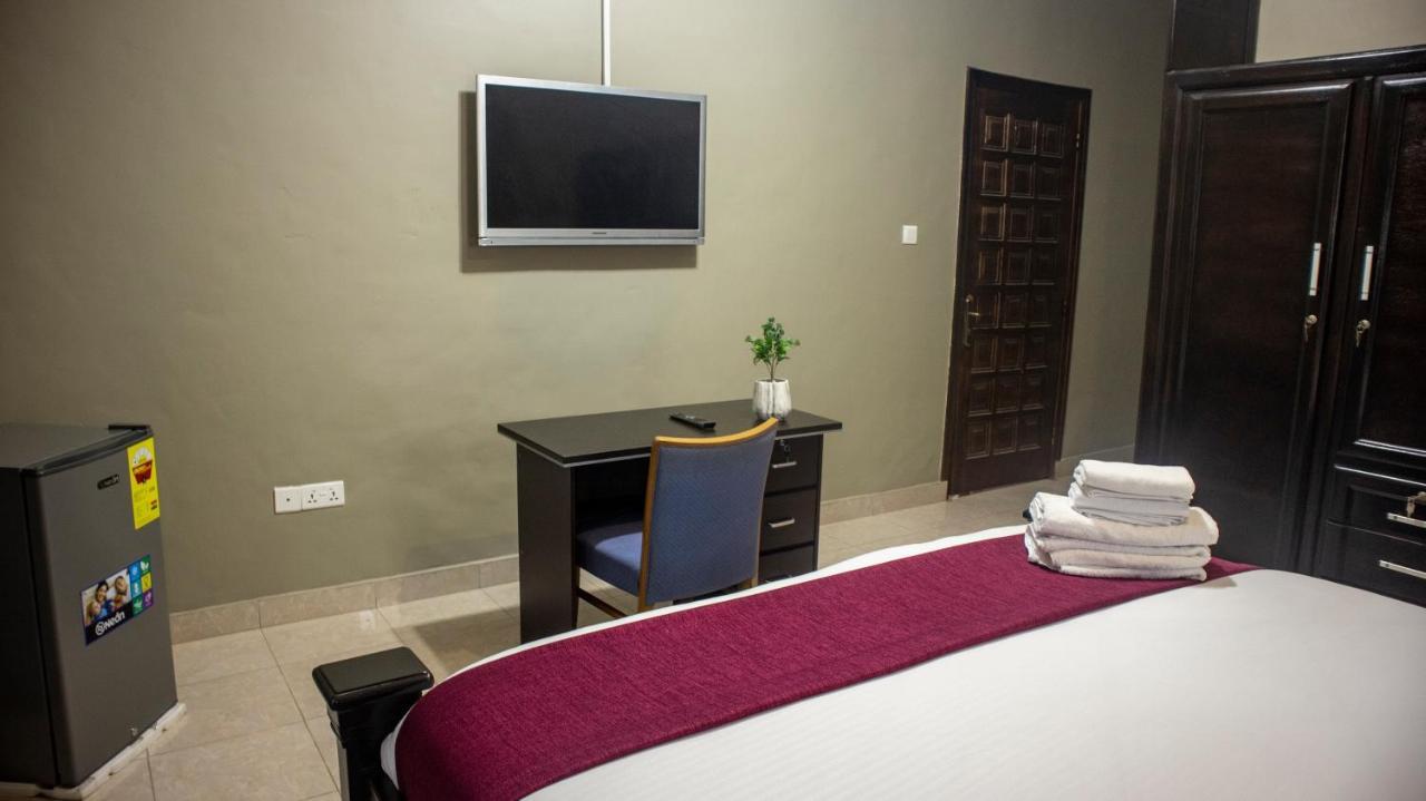 Kislas Luxury Hotel Adenta Esterno foto