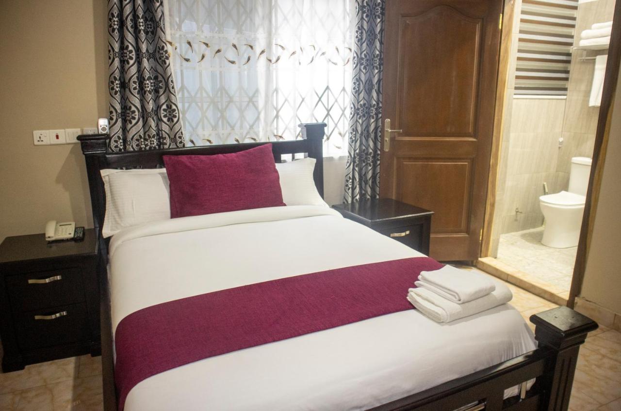 Kislas Luxury Hotel Adenta Esterno foto