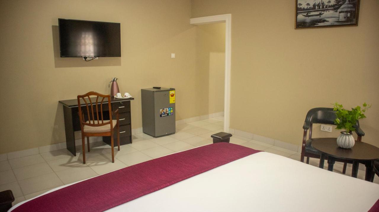 Kislas Luxury Hotel Adenta Esterno foto