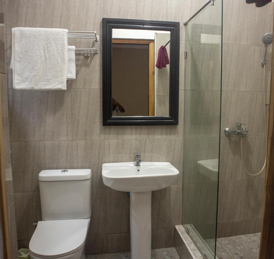 Kislas Luxury Hotel Adenta Esterno foto
