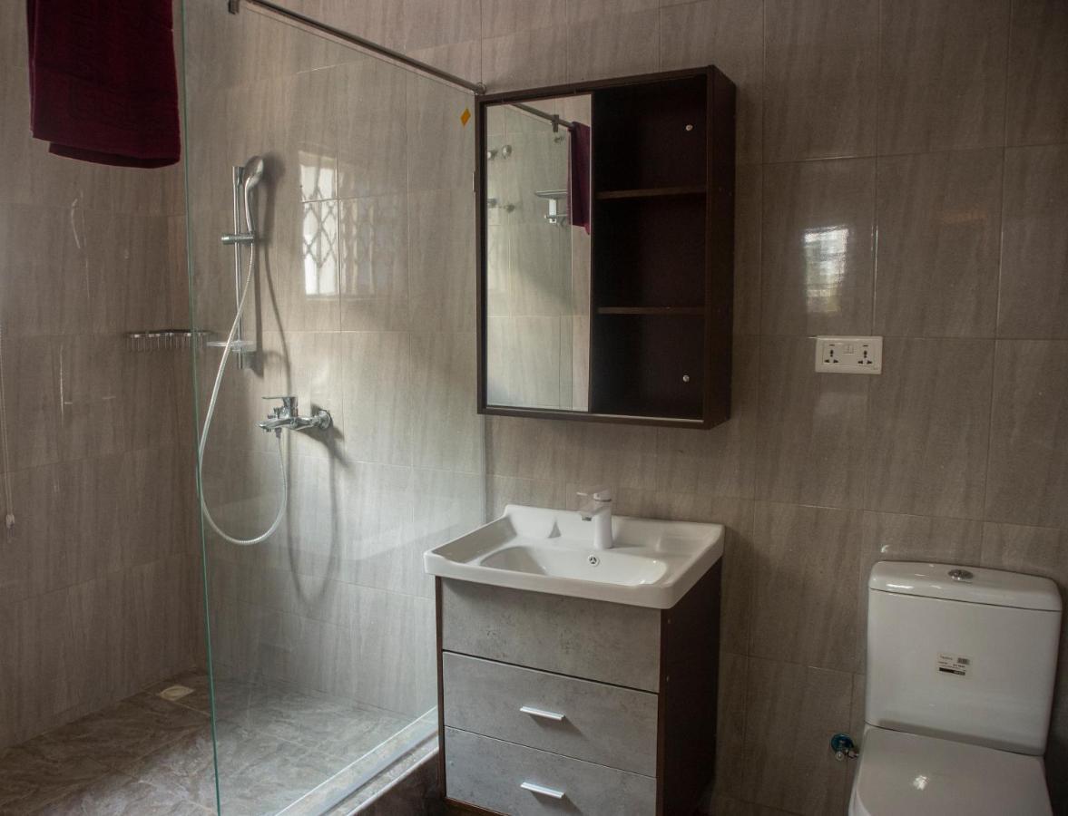 Kislas Luxury Hotel Adenta Esterno foto