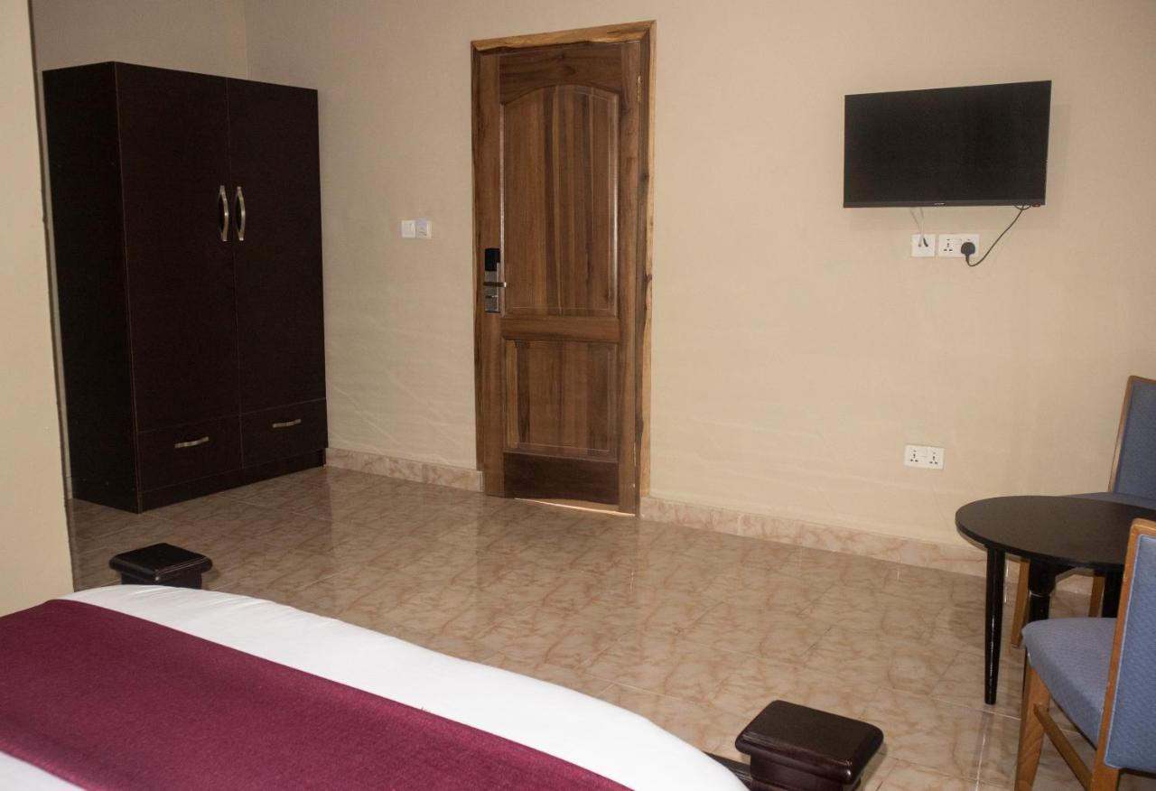 Kislas Luxury Hotel Adenta Esterno foto